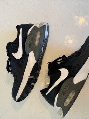 Nike Black and White Air Max Women’s  Sneakers